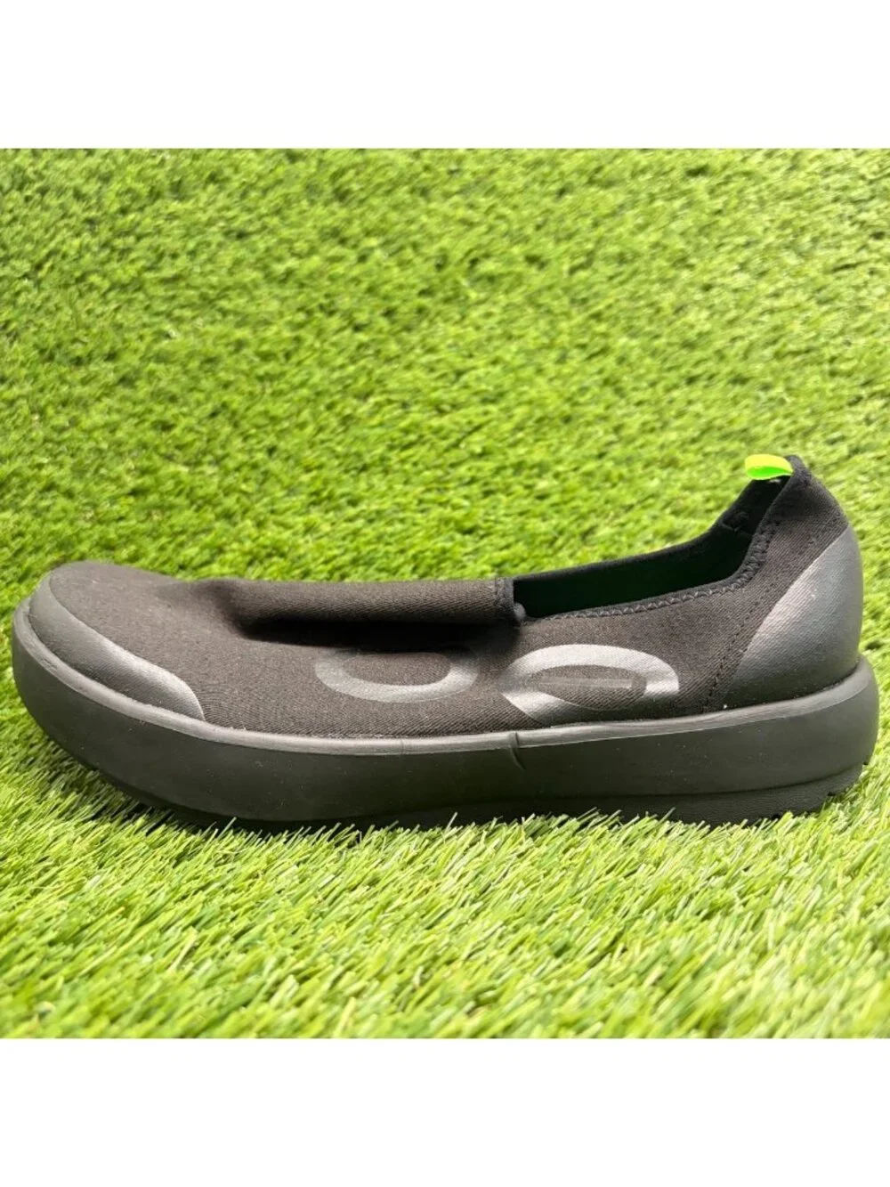 OOFOS OOmg EeZee Low Mens Size 11 Black Casual Walking Slip On Recovery Shoes